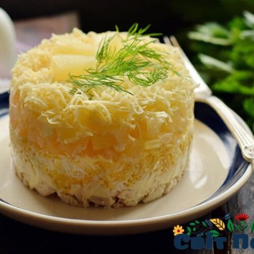 Рецепт салату з ананасом та куркою