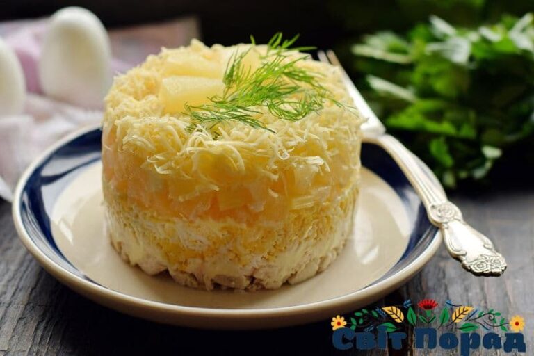 Рецепт салату з ананасом та куркою